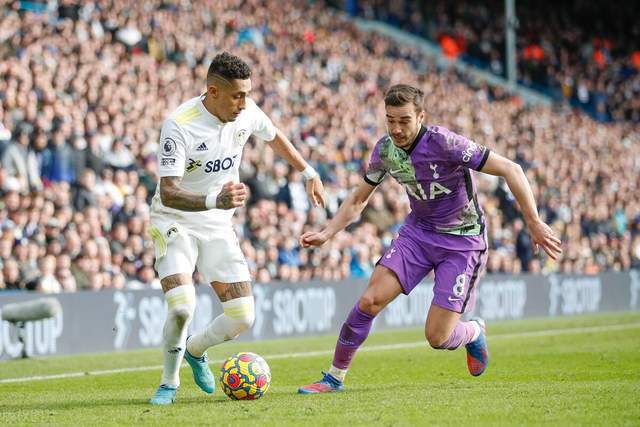 C罗庆祝击败达马克：打进2球全取3分